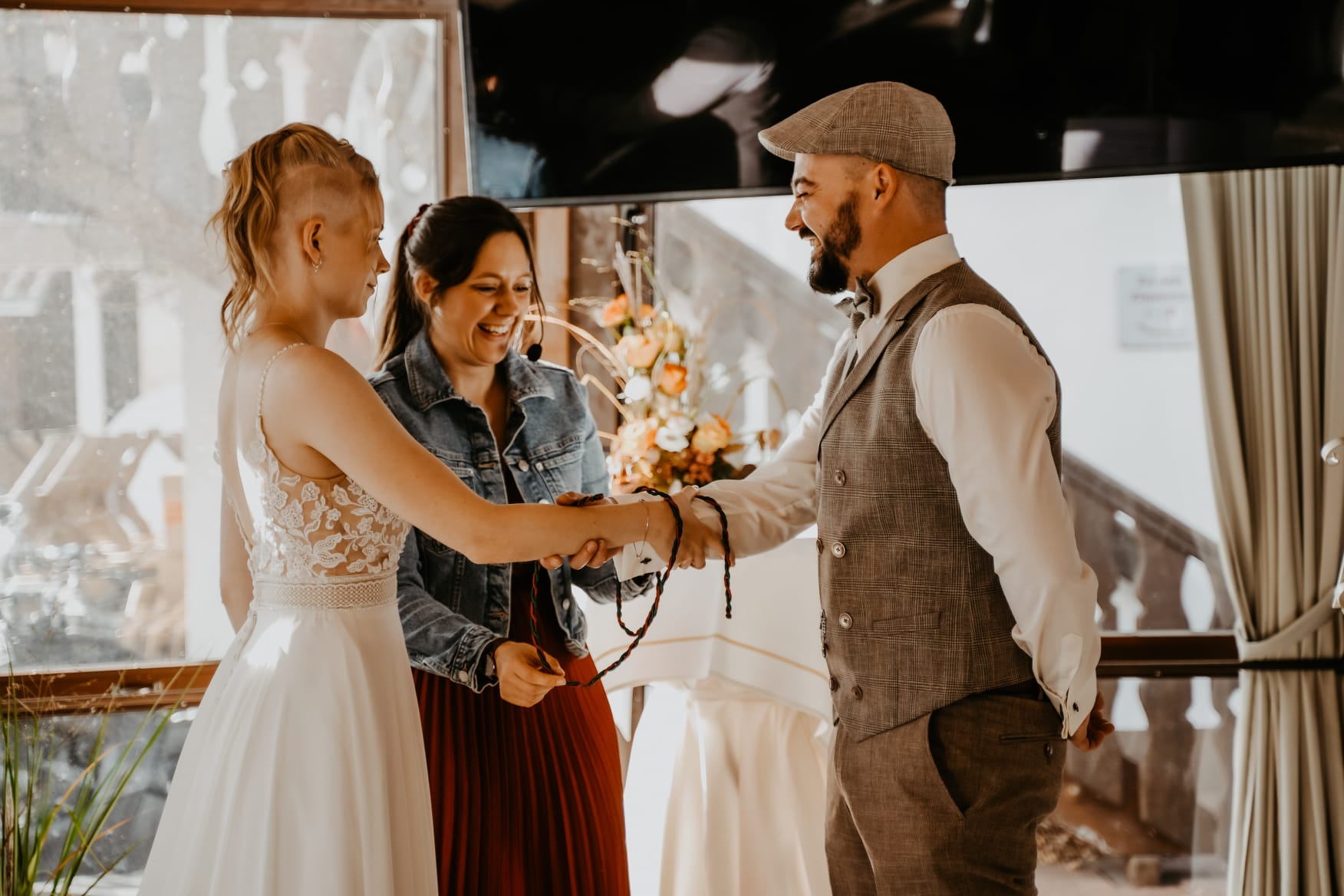 bewegt und berührt by Janina Riepshoff - Freie Trauung